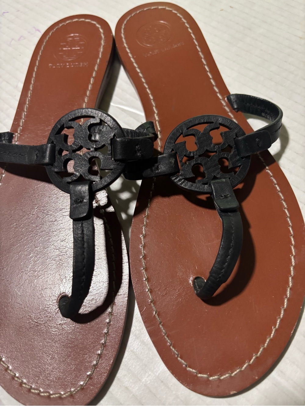 Tory Burch Black Leather Logo Thong Sandals with Tan Footbed - Picture 4 of 10